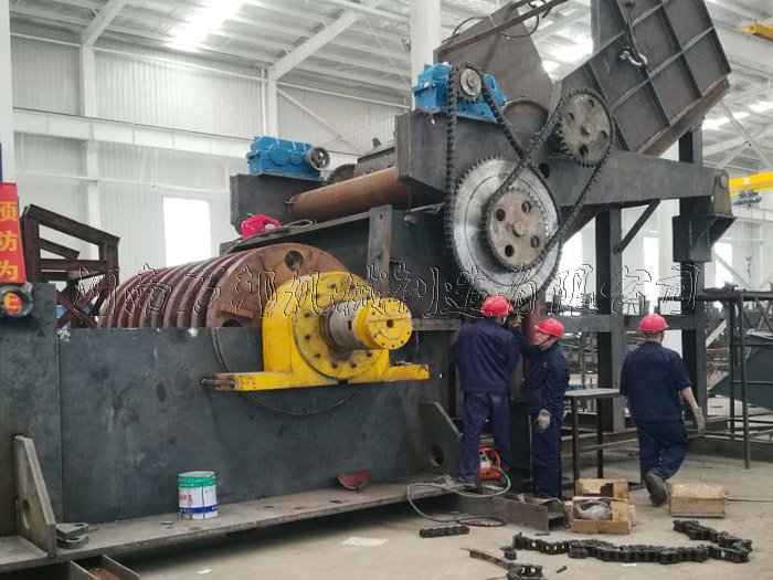 廢鋼破碎機內部